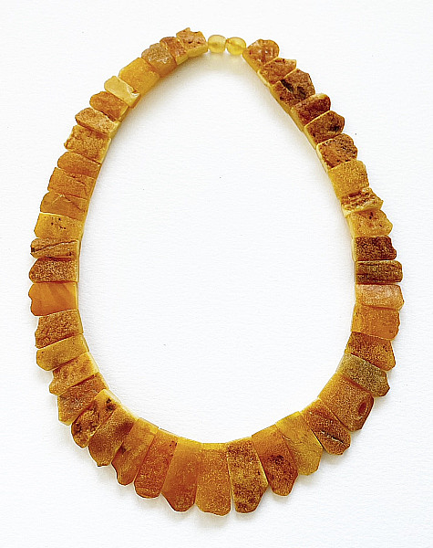 Neshka - golden amber necklace