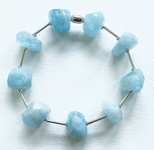 Neshka - bracelet silver chain with blue stones